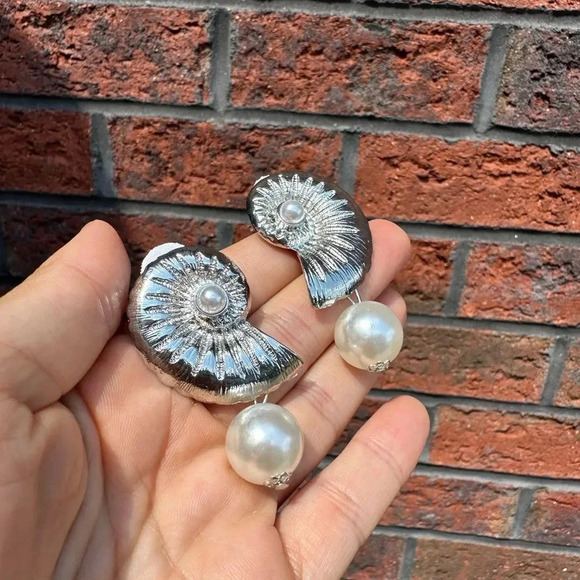 Seashell Pearl Snail Earrings - Picture 10 of 11